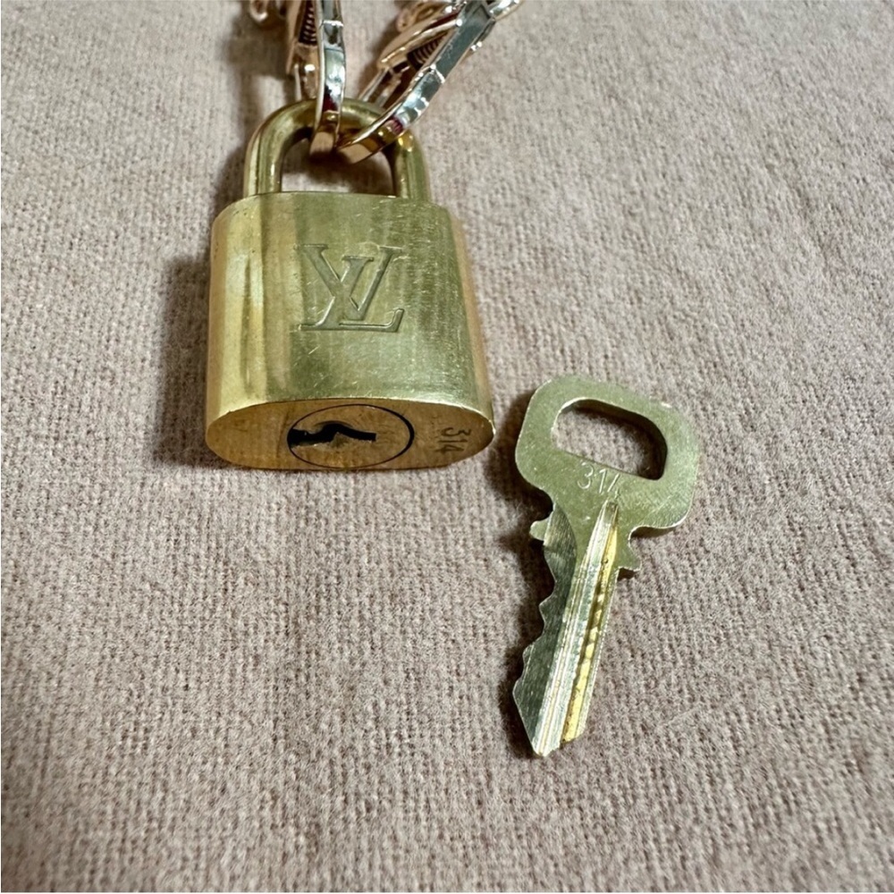 314 LOUIS VUITTON LV Lock and Key #314 - Picture 4 of 6